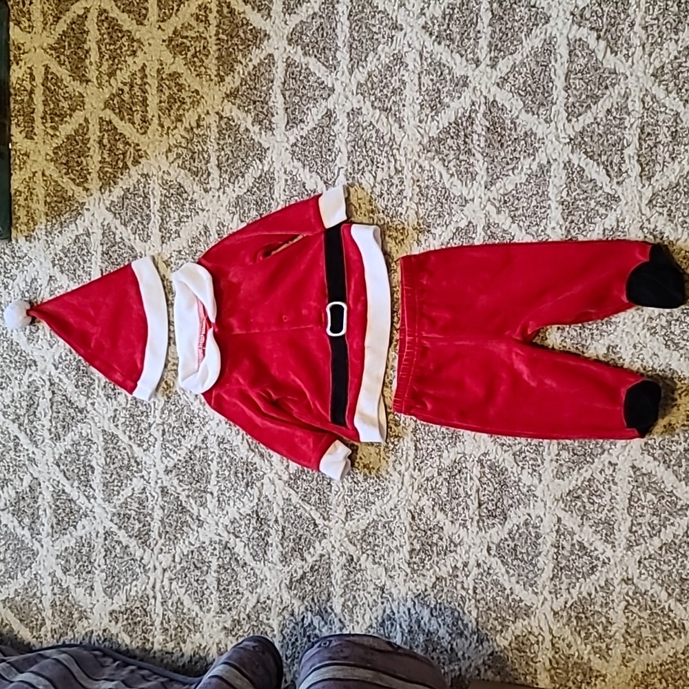 4 for $28 - WeePlay Infant 3-6m 3-piece Velour Santa Suit